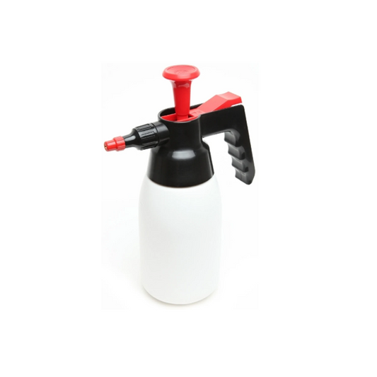 This trade approved compression sprayer is a technically advanced device for spraying large quantities of liquid.